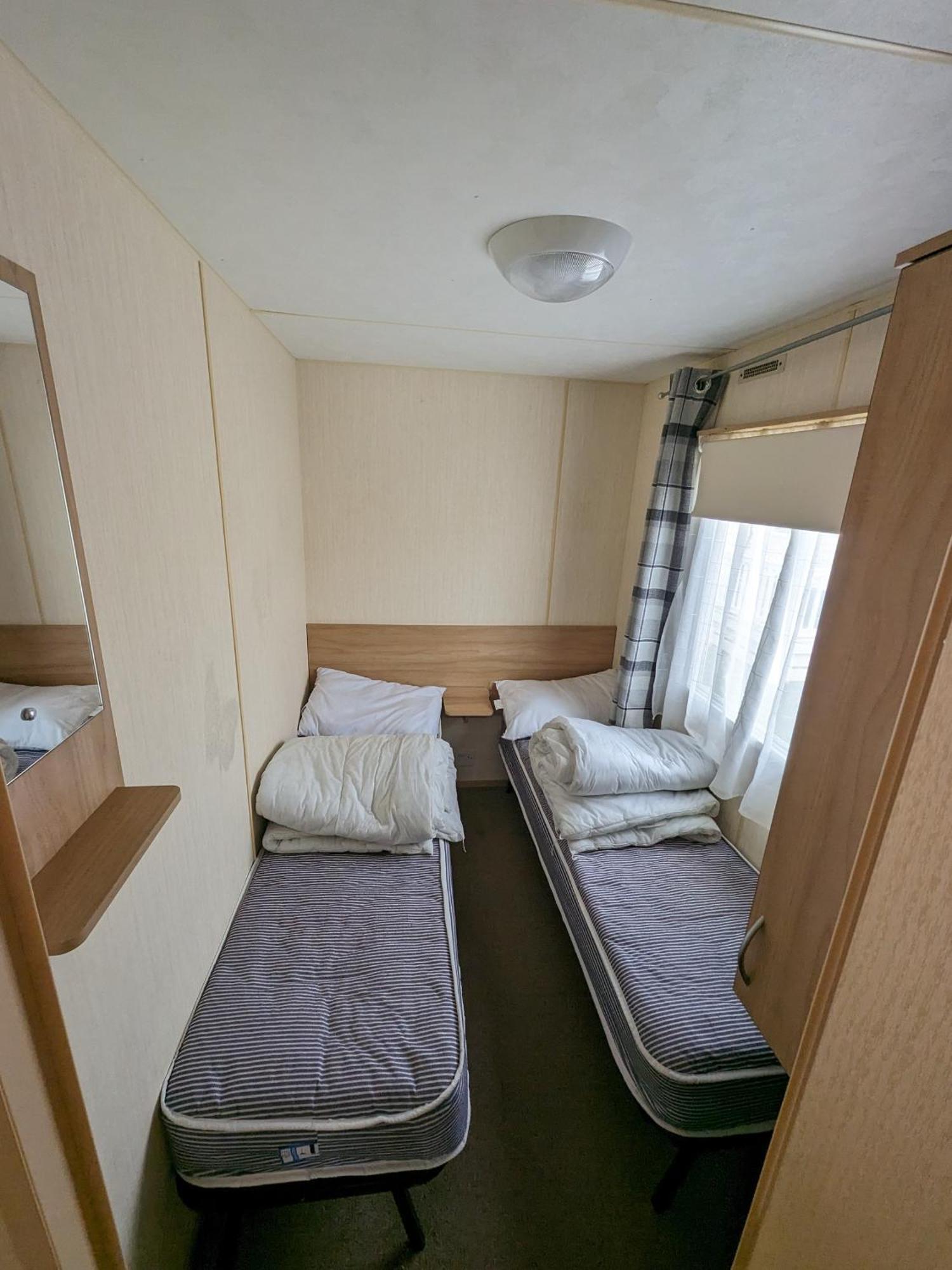 3 Bedroom Caravan, Sleeps 8 Lyons Lido Beach Prestatyn Bagian luar foto