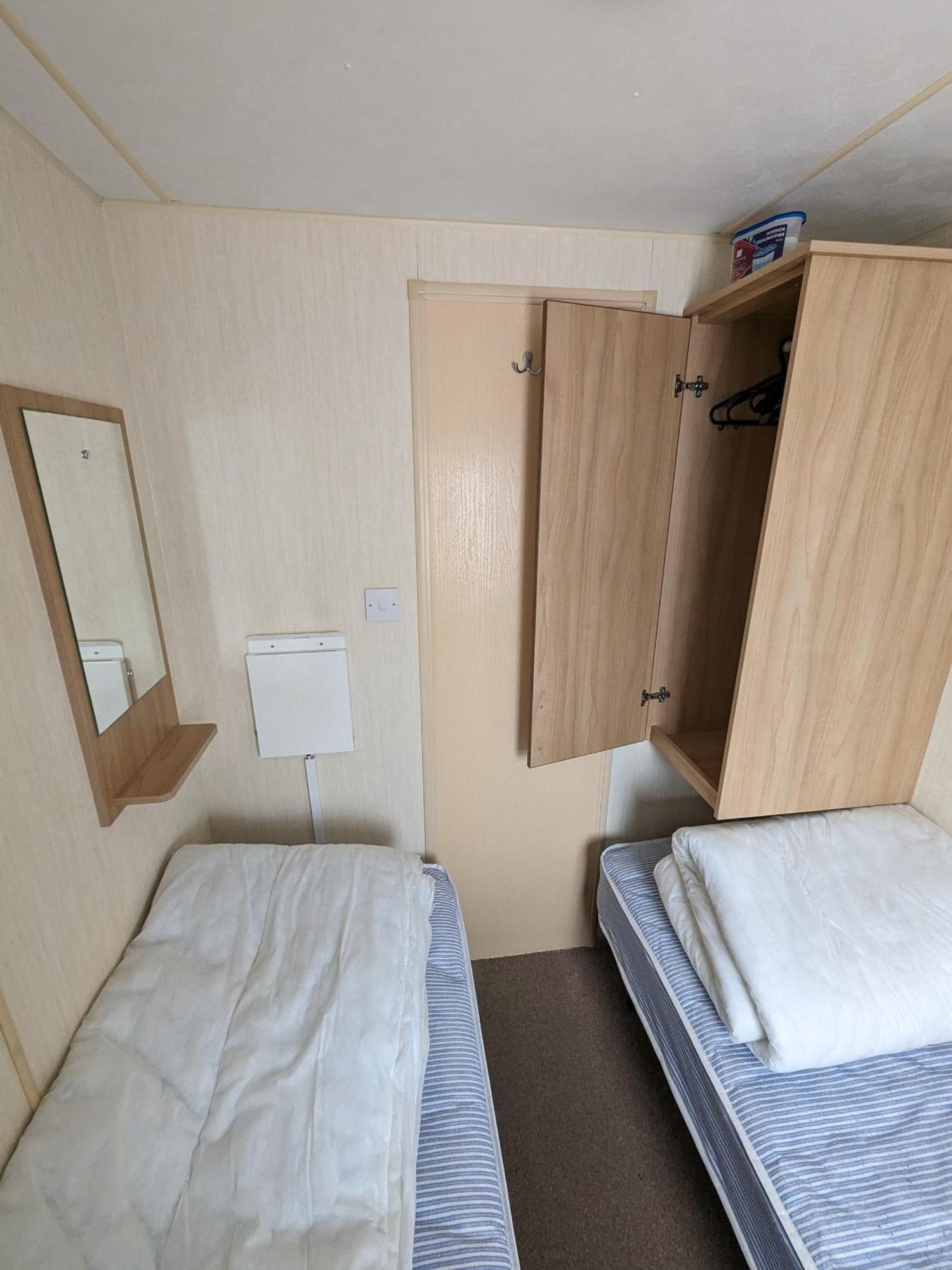 3 Bedroom Caravan, Sleeps 8 Lyons Lido Beach Prestatyn Bagian luar foto