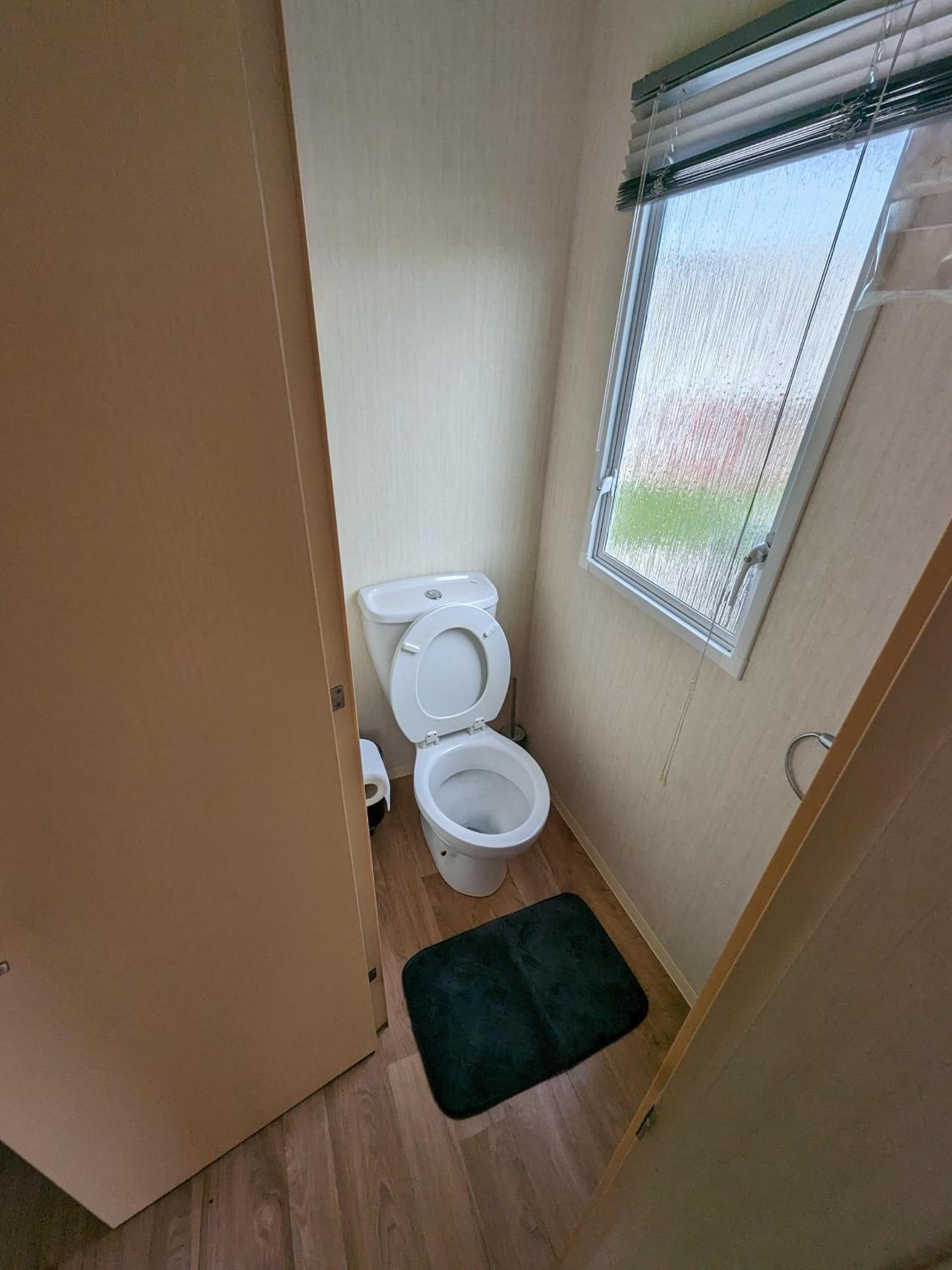 3 Bedroom Caravan, Sleeps 8 Lyons Lido Beach Prestatyn Bagian luar foto
