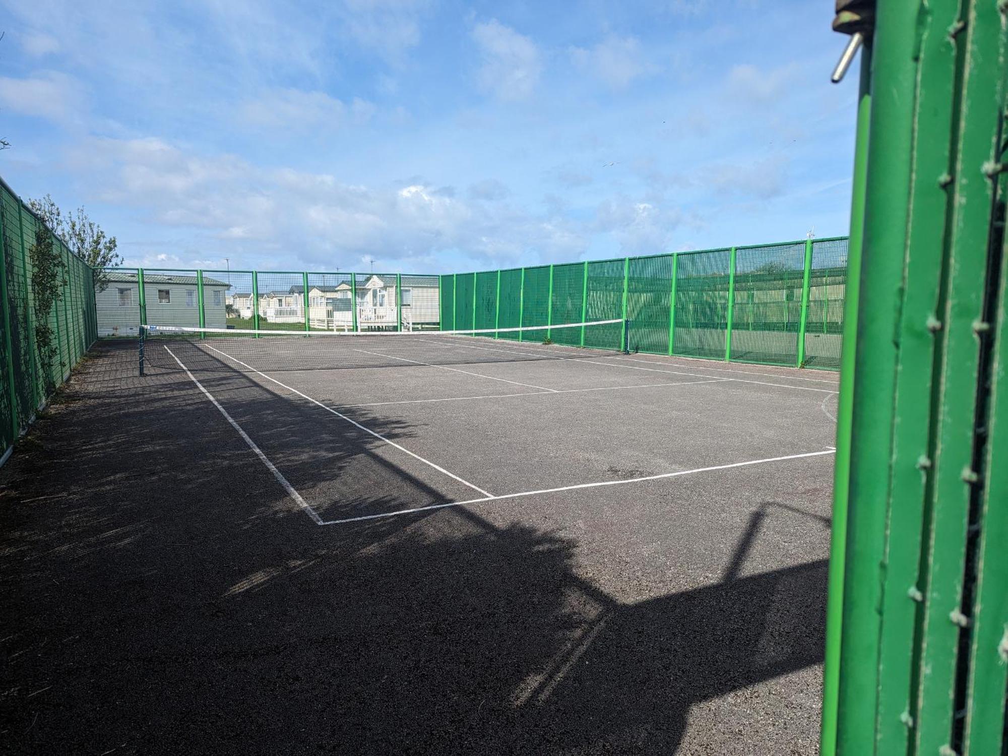 3 Bedroom Caravan, Sleeps 8 Lyons Lido Beach Prestatyn Bagian luar foto